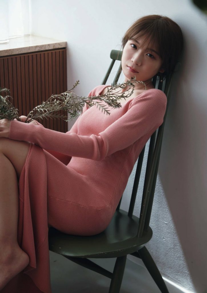 秋元真夏, Shukan Bunshun 2023.05.18 (週刊文春 2023年5月18日号)